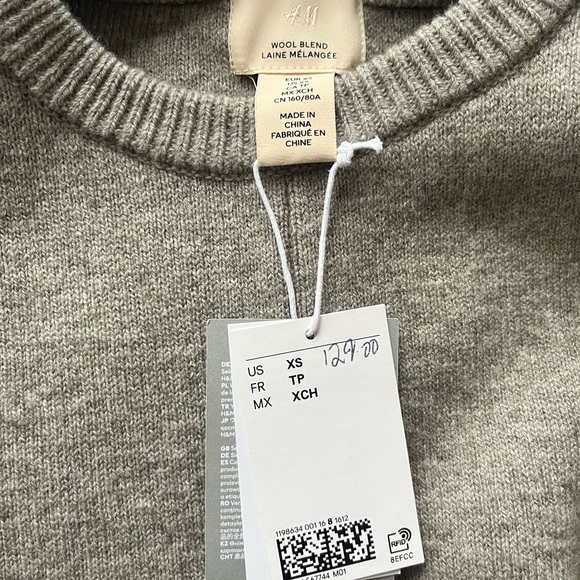 NWT H&M Premium Brand Wool Sweater - Picture 4 of 8